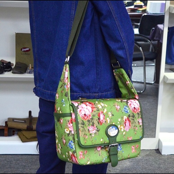 Floral Women’s Camera Bag - Picture 3 of 3